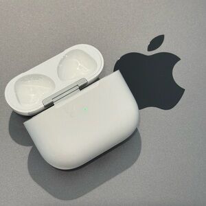 Apple AirPods Generation 3 Charging Case